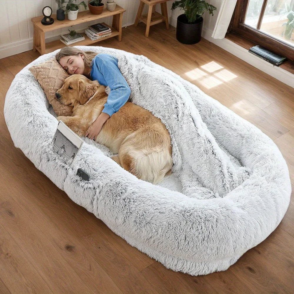 Lit géant pour chien et maître, fausse fourrure