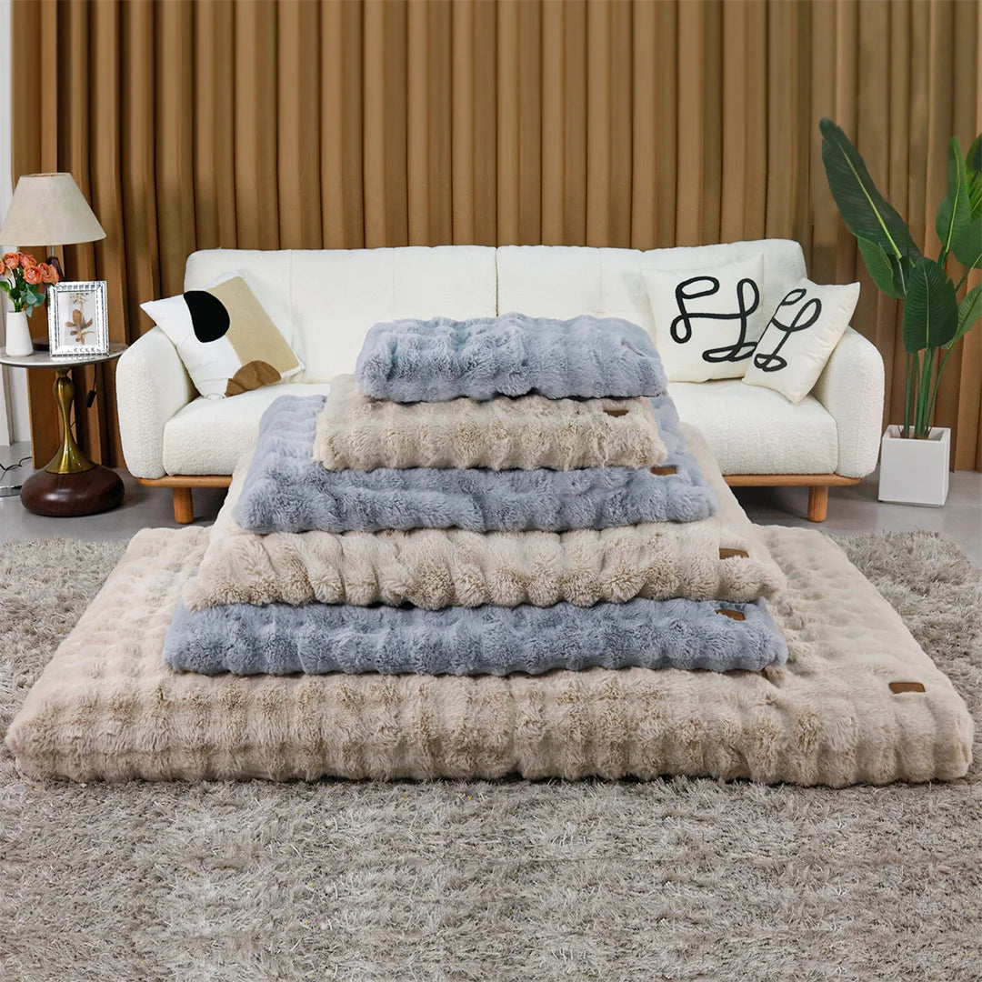 Coussin épais en fausse fourrure, déhoussable