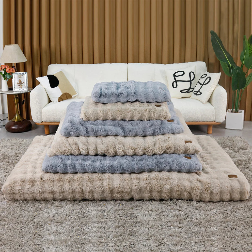 Coussin épais en fausse fourrure, déhoussable