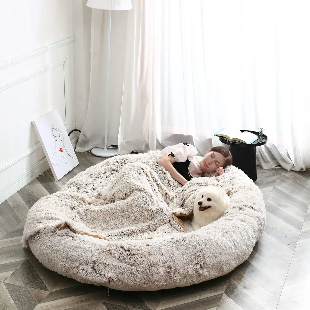 Lit géant pour chien et maître, fausse fourrure