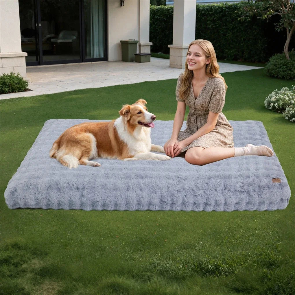 Coussin épais en fausse fourrure, déhoussable
